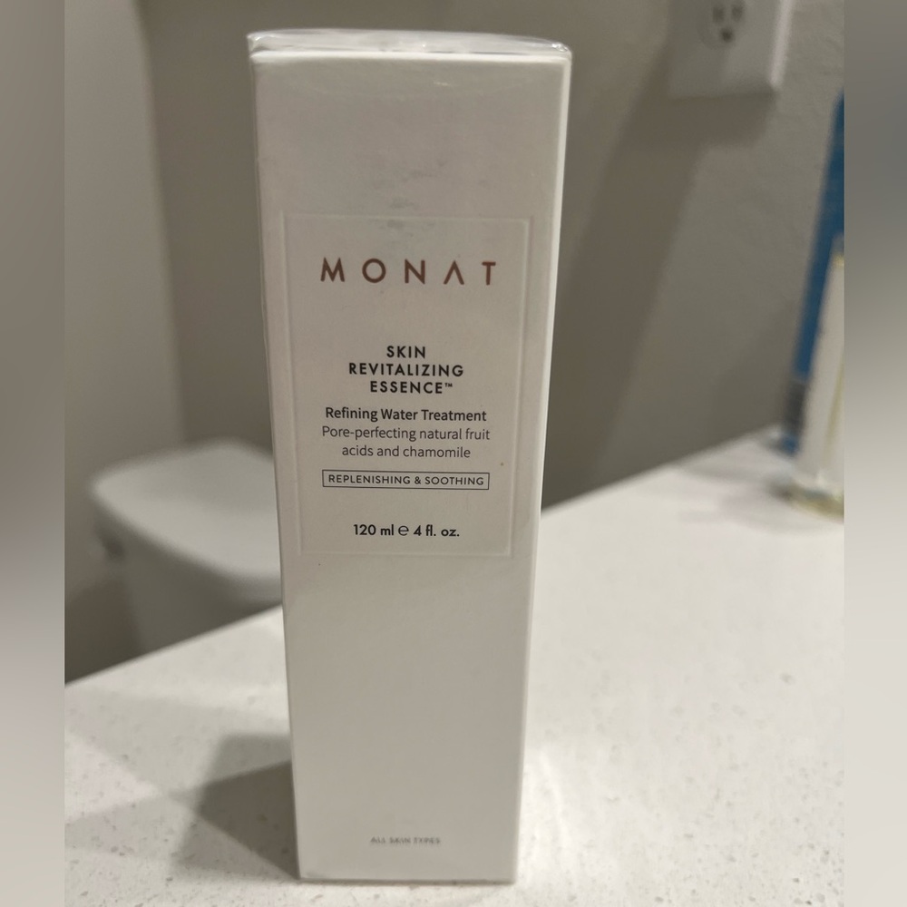 Monat Skin Revitalizing Essence